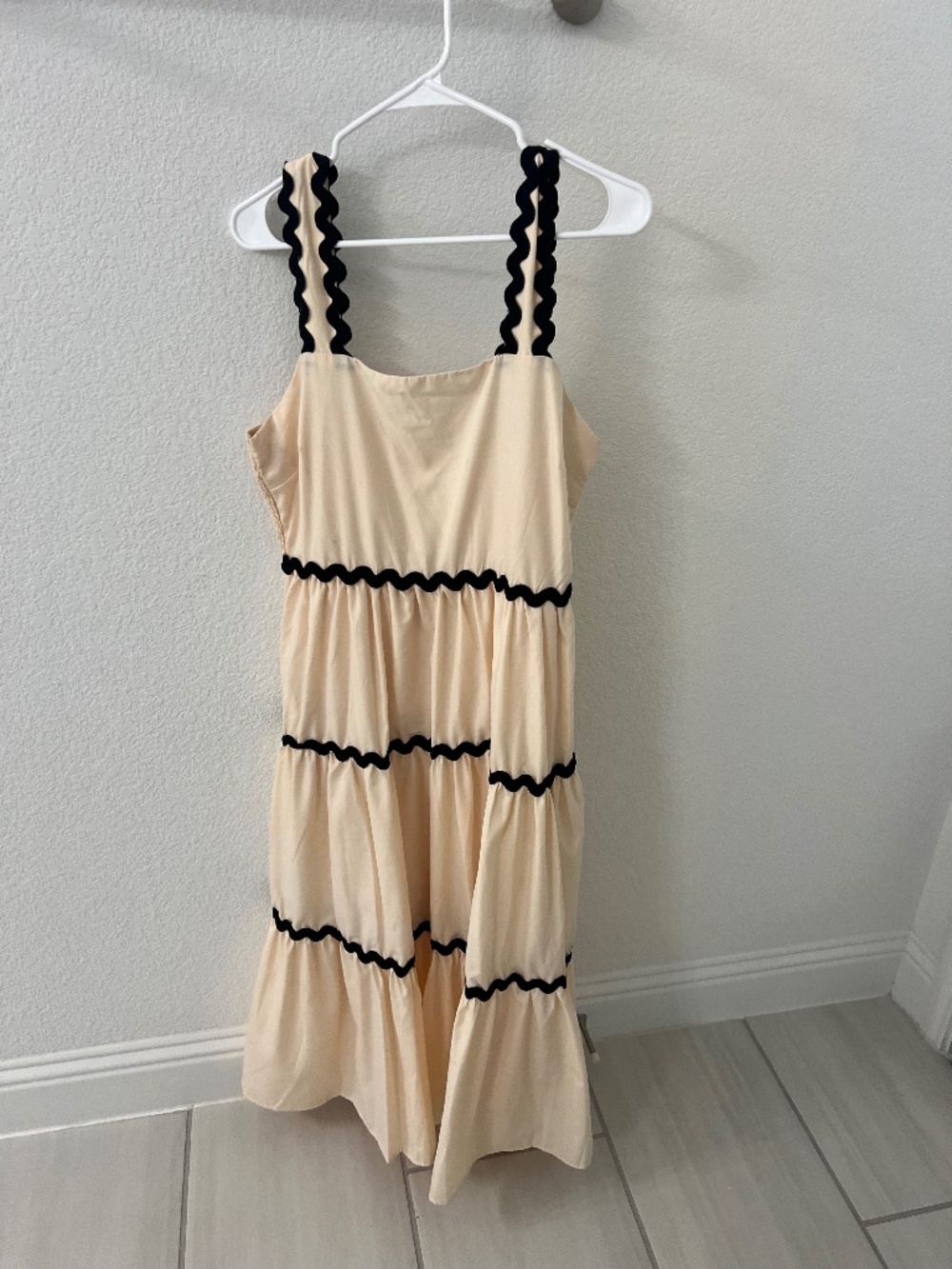Botique cream and black ric rak